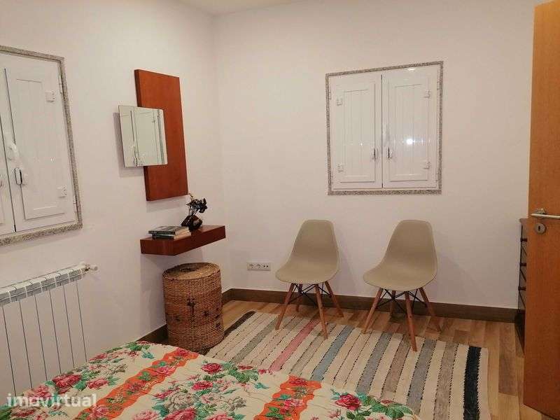 Moradia T3 com 3 suites + pátio e quintal, luz e água incluídos - Grande imagem: 3/6