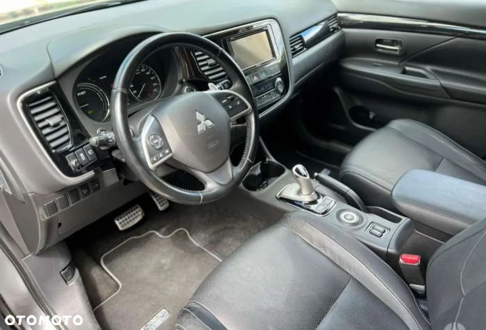 Mitsubishi Outlander 2.0 4WD Top - 9
