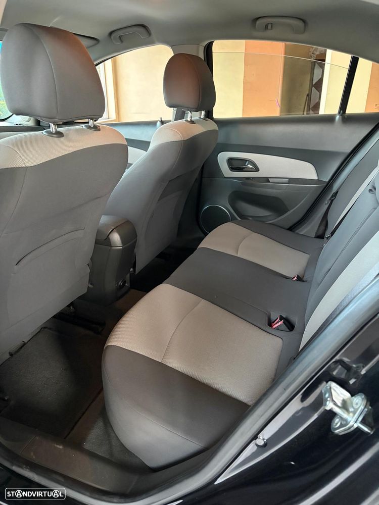 Chevrolet Cruze 1.6 LS - 4
