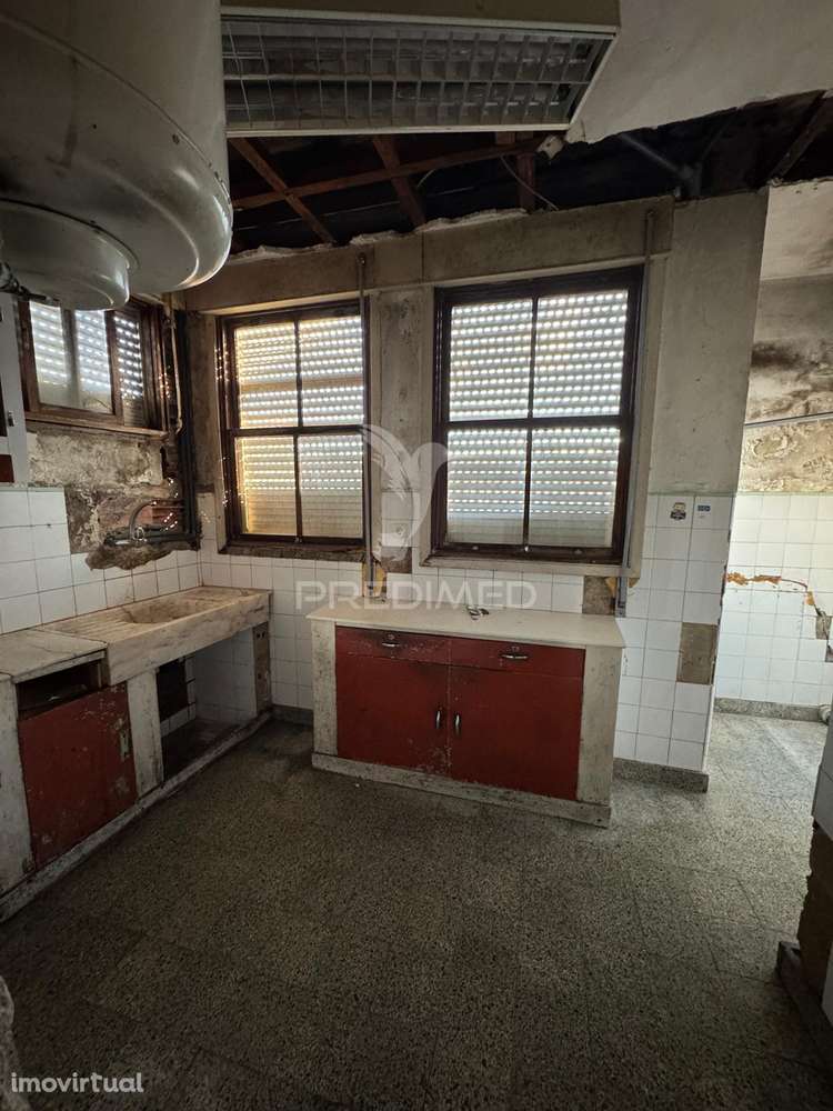 Moradia para Reabilitação Total - Zona Histórica de Vila Nova de Ga... - Grande imagem: 3/14
