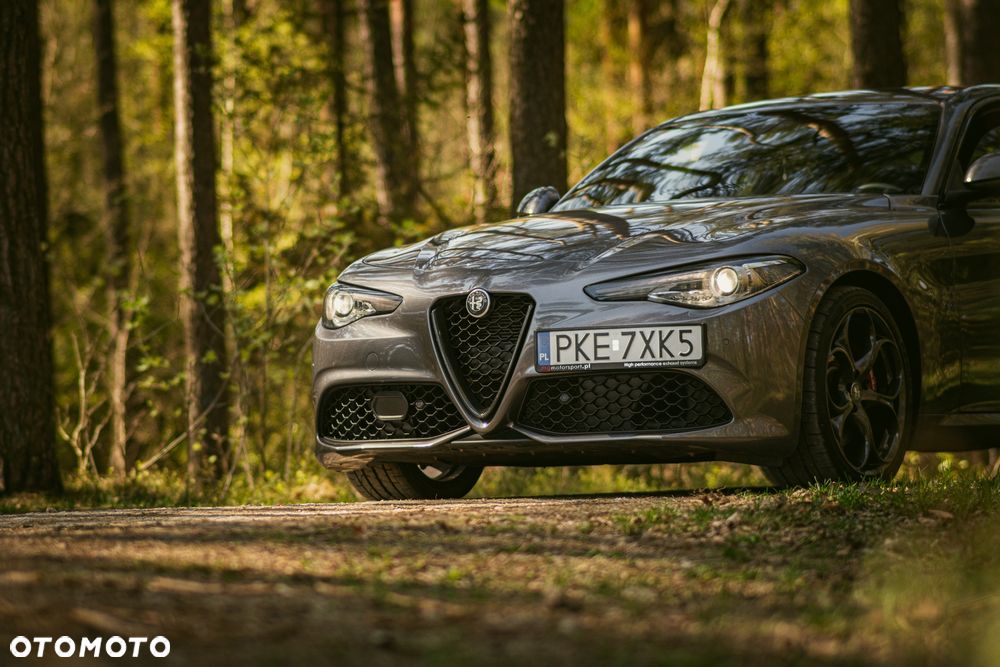 Alfa Romeo Giulia 2.0 Turbo 16V AT8-Q4 Veloce - 3