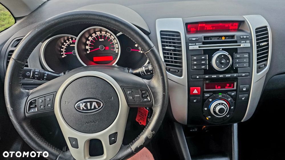 Kia Venga 1.6 L - 9