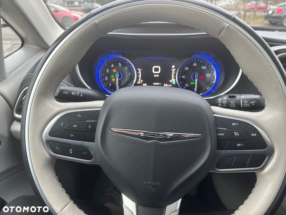 Chrysler Pacifica - 16