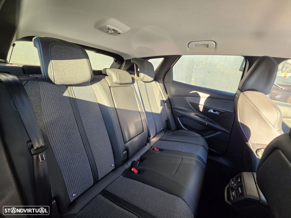 Peugeot 3008 1.6 Hybrid4 Allure Pack e-EAT8 - 7