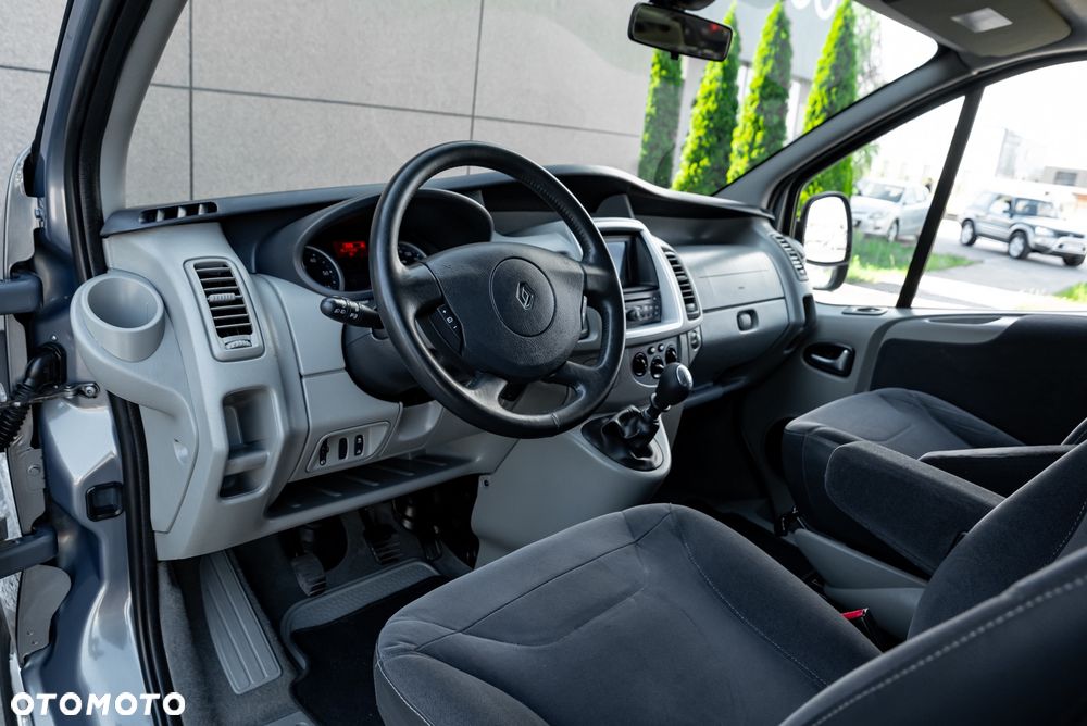 Renault Trafic FAP Grand Passenger Black Edition - 16