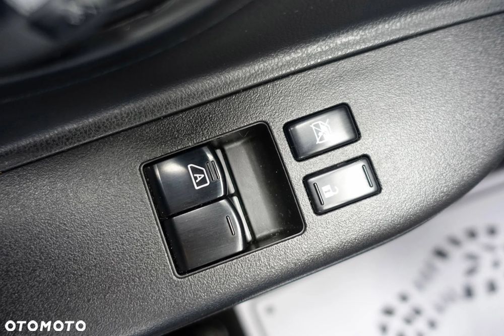 Nissan Micra 1.2 30 Jahre Edition - 23