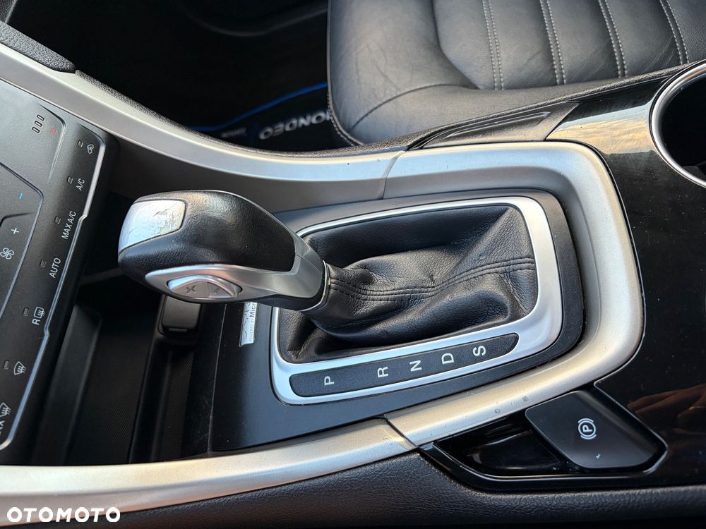 Ford Fusion - 32
