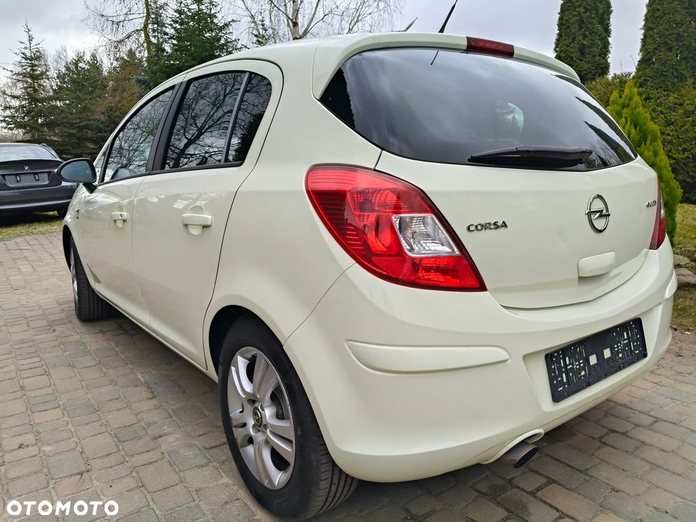 Opel Corsa 1.2 16V Cosmo - 10