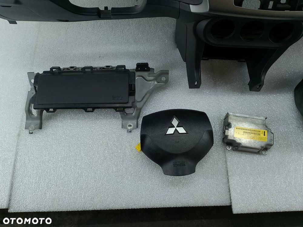 DESKA ROZDZIELCZA,KONSOLA PODUSZKI  PASY MITSUBISHI LANCER IX ( 07-16 ) - 11