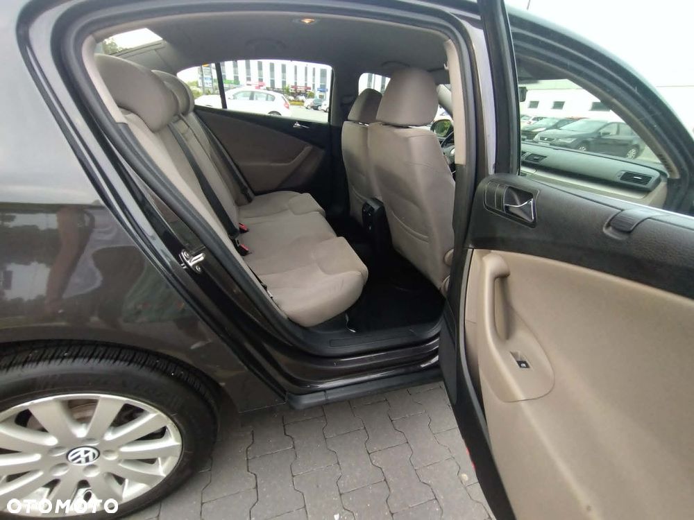 Volkswagen Passat 2.0 TDI Comfortline - 10
