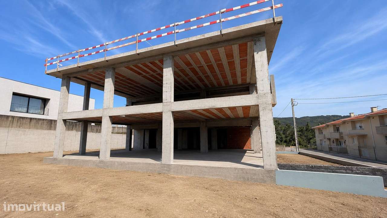 Gaveto T4 em construção com mais de 300m2 de área, imperdível. - Grande imagem: 3/44