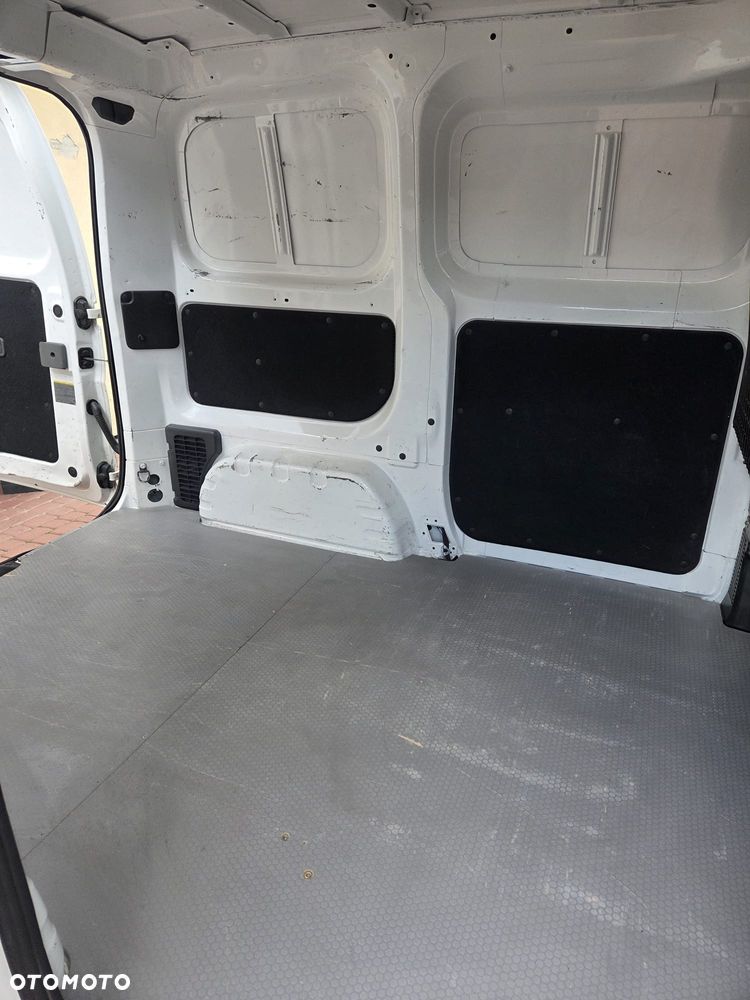 Nissan NV200 - 16