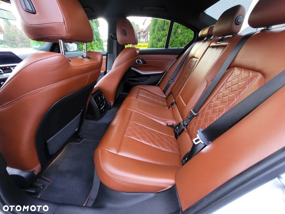 BMW Seria 3 318d Sport Line - 28