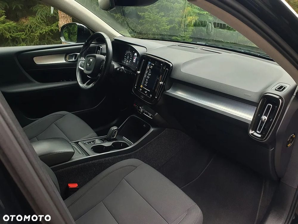 Volvo XC 40 B4 B AWD DKG Momentum Pro - 6