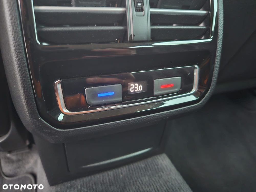 Volkswagen Passat - 12