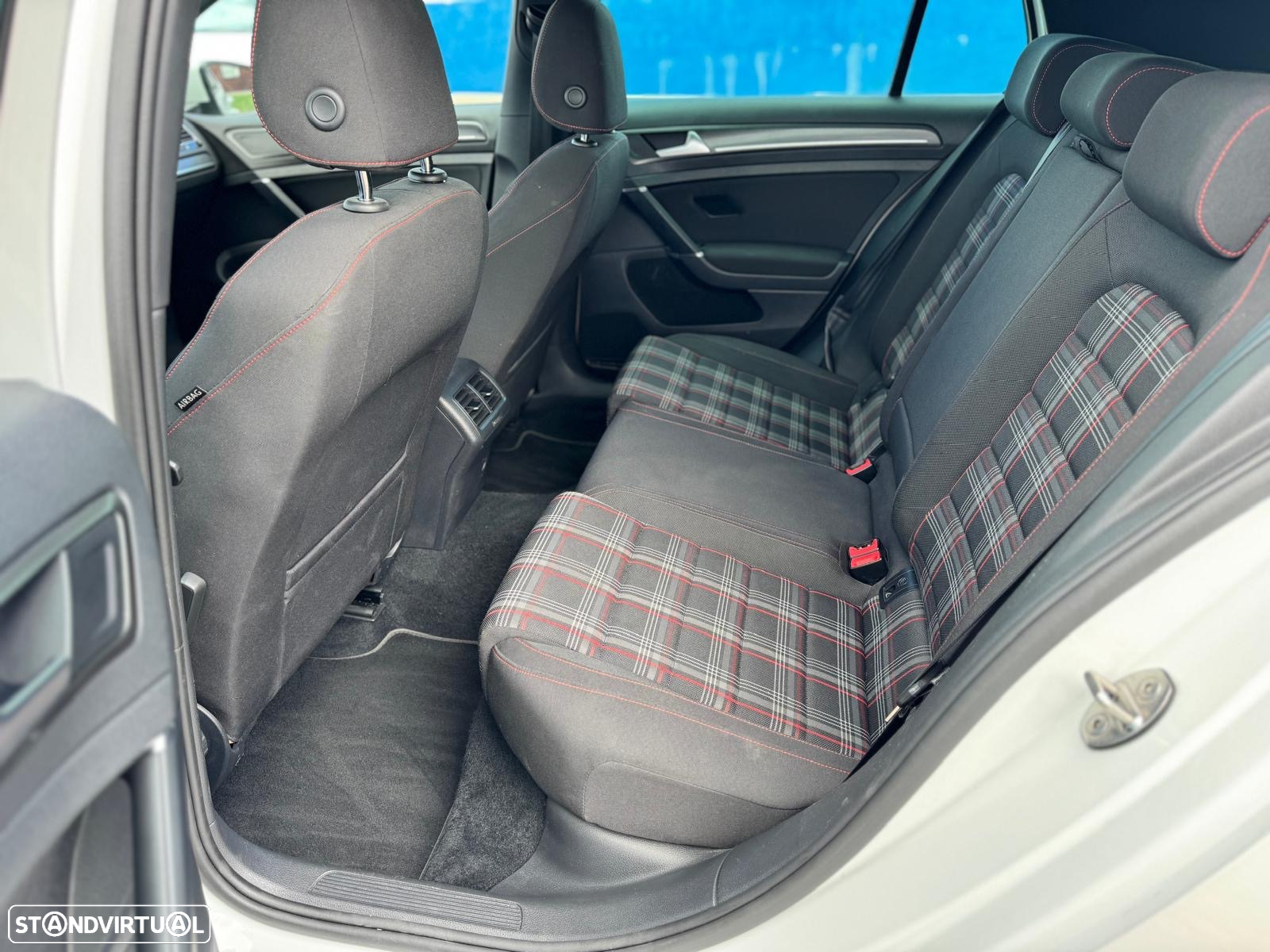 VW Golf 2.0 TSi GTi DSG Performance - 13