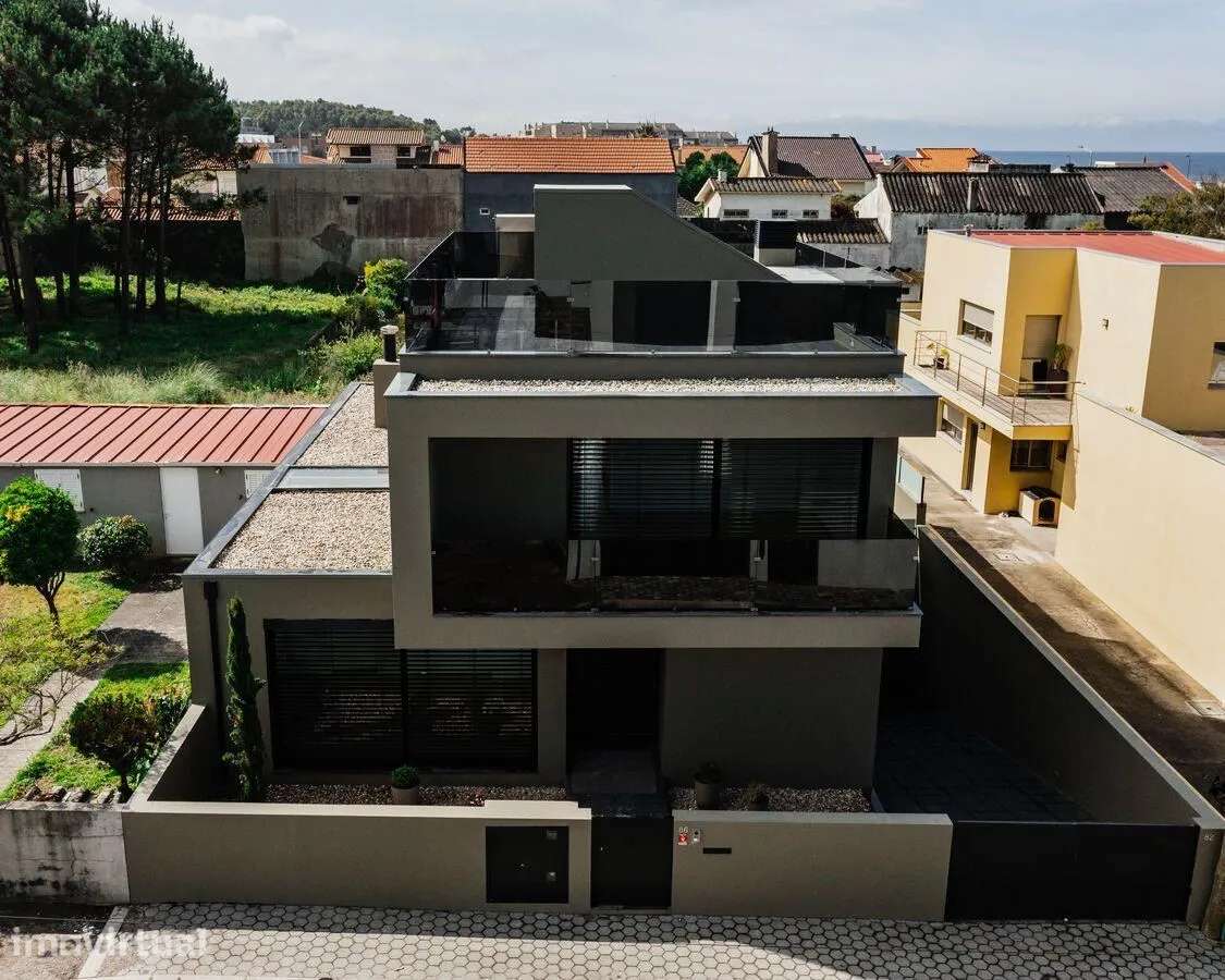 Moradia T3+1 junto à praia - Grande imagem: 5/24