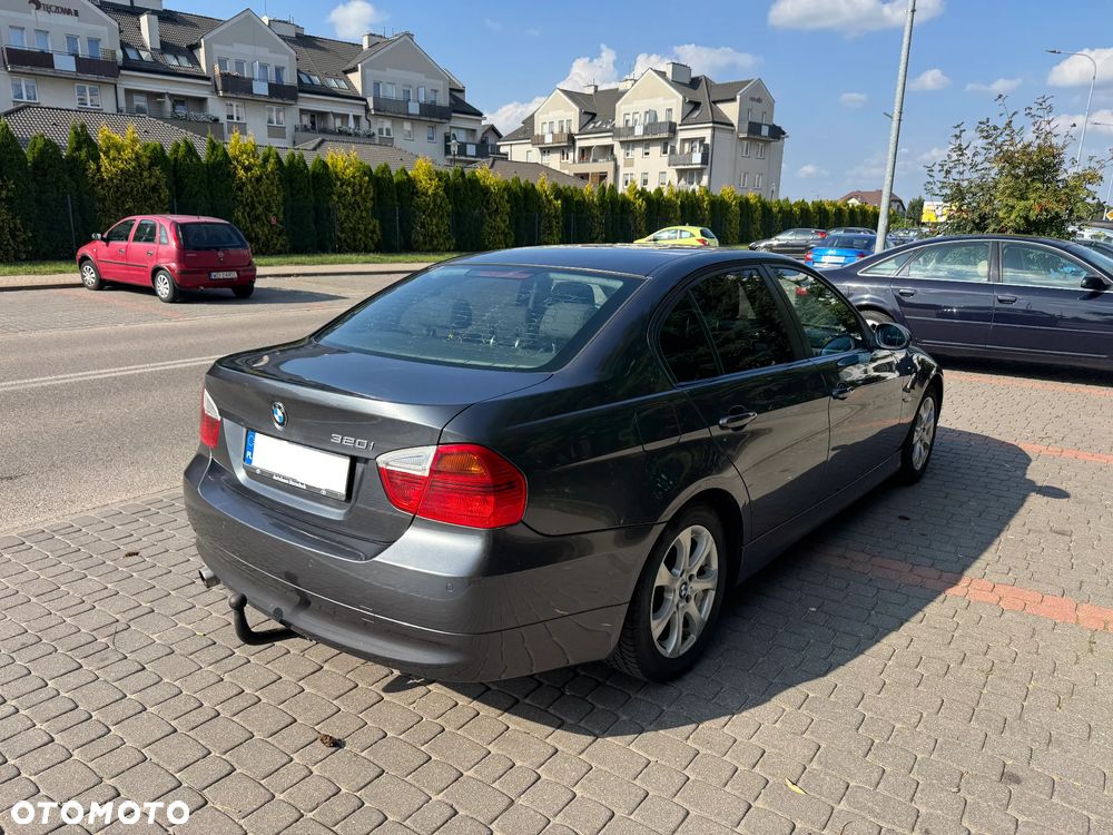 BMW Seria 3 320i - 5