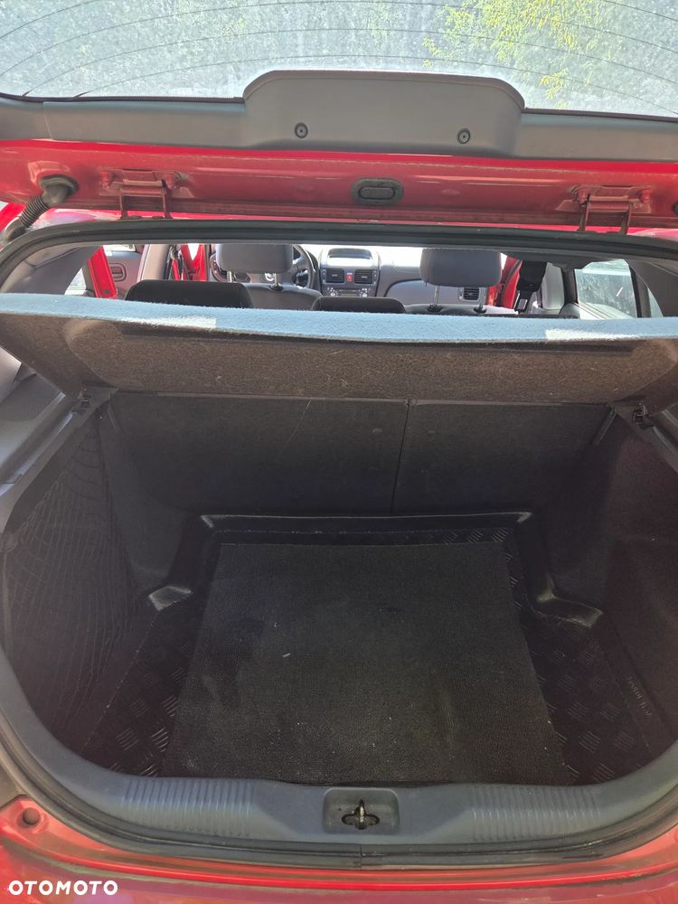 Nissan Almera 1.5 Visia + - 7