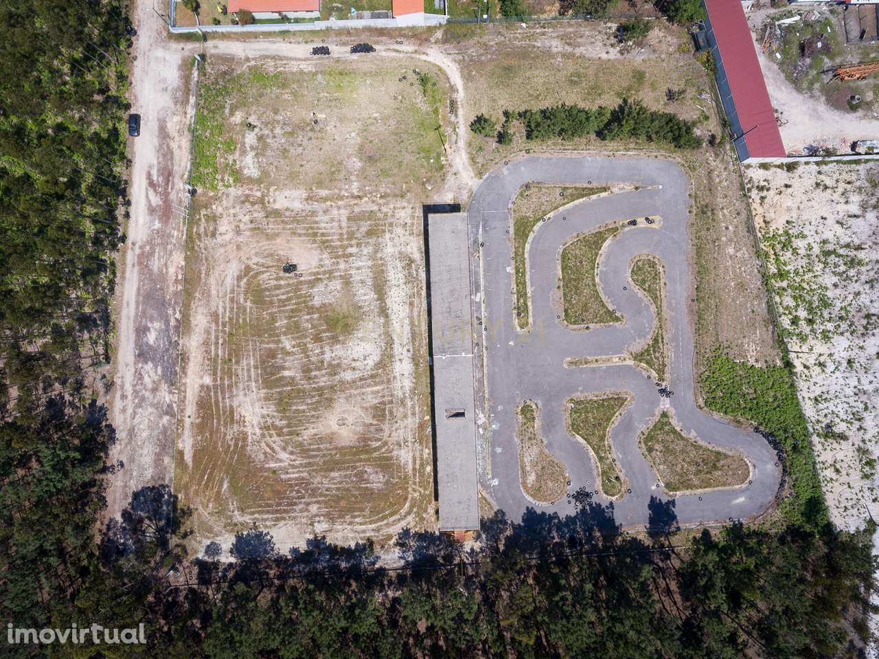 Terreno com 10.000 m2 - Grande imagem: 2/7