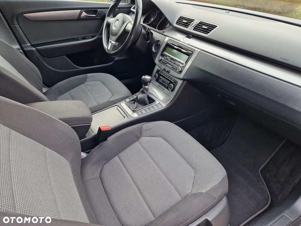 Volkswagen Passat - 37