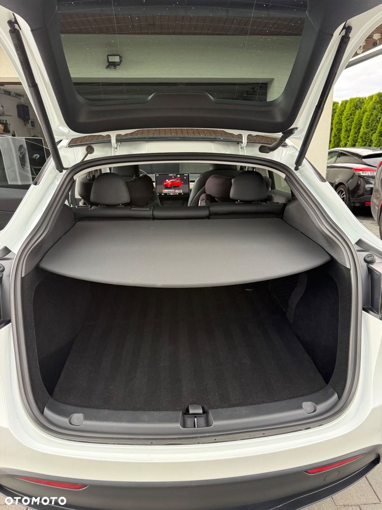 Tesla Model Y Performance AWD - 14