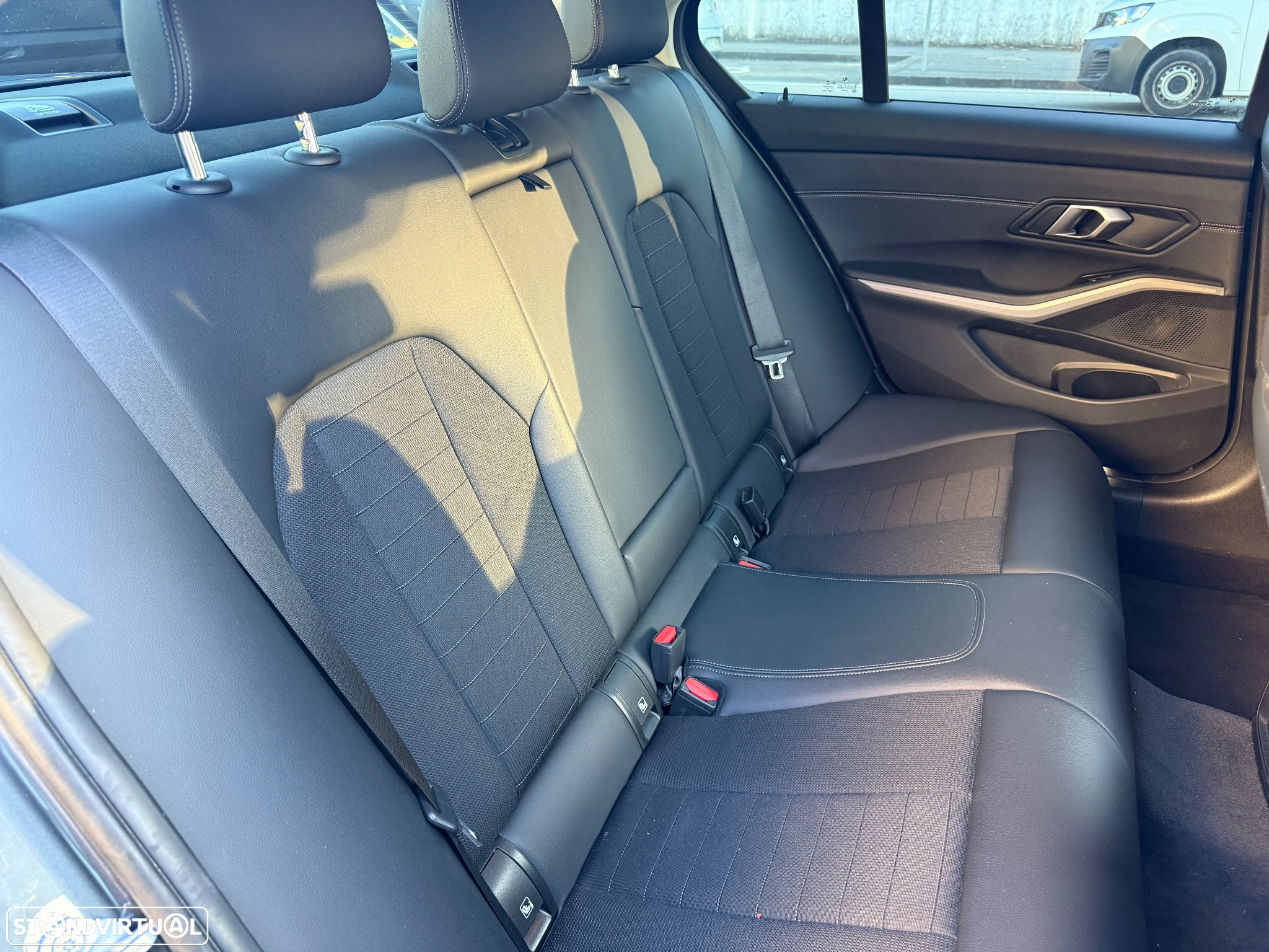 BMW 318 d Line Sport Auto - 11