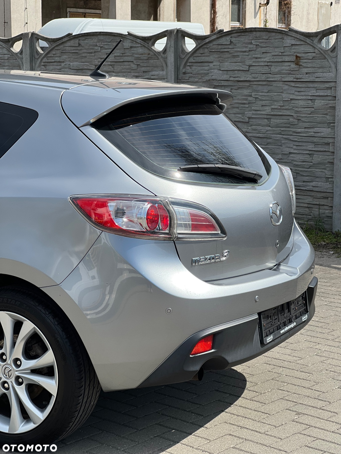 Mazda 3 1.6 Active + - 9