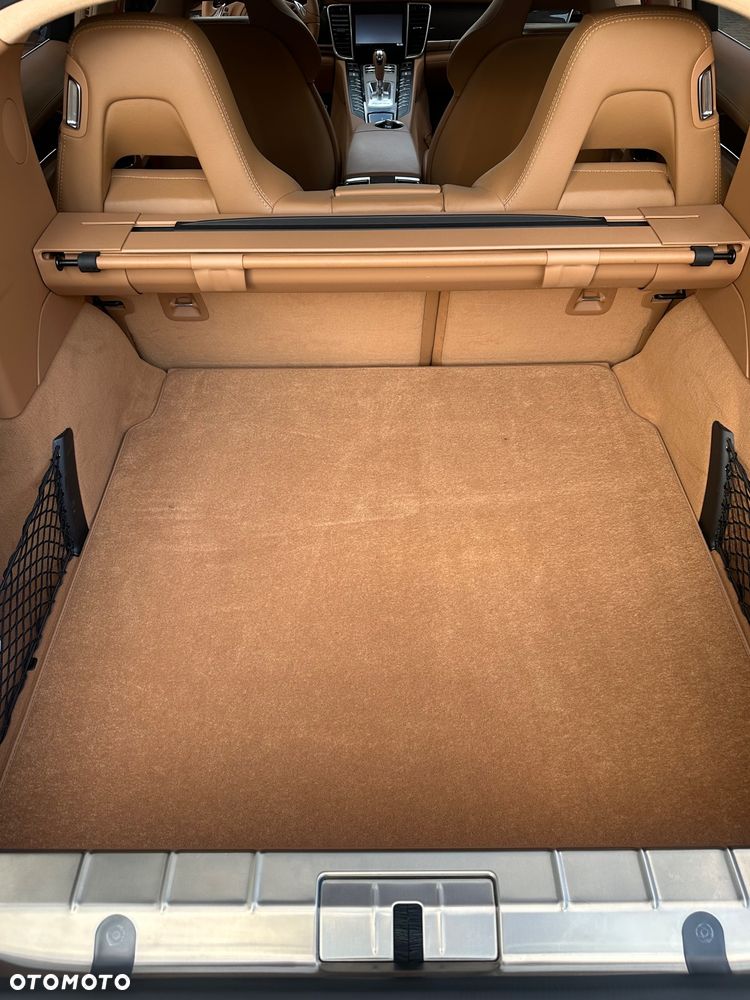 Porsche Panamera Turbo - 35