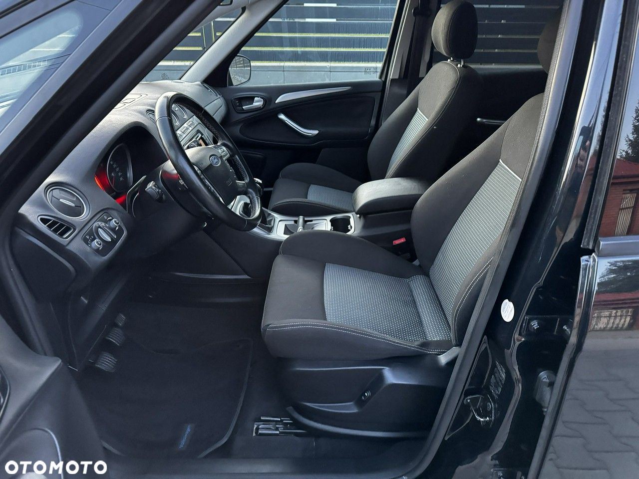 Ford S-Max - 13