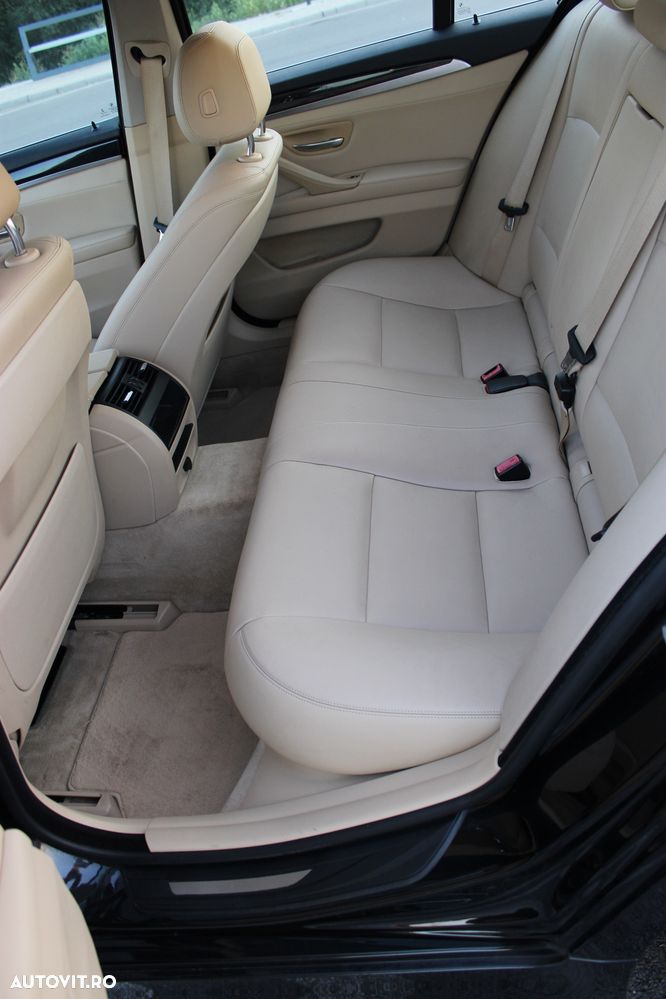 BMW Seria 5 520d Aut. - 30