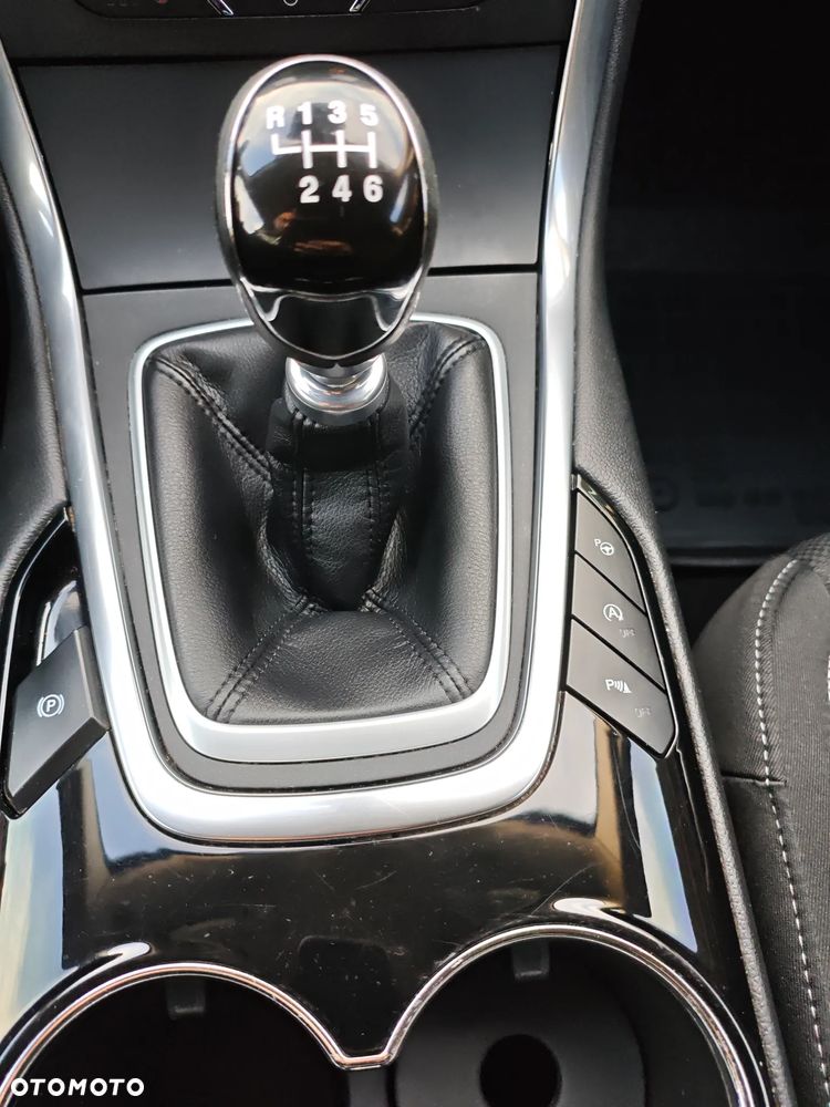 Ford S-Max - 13