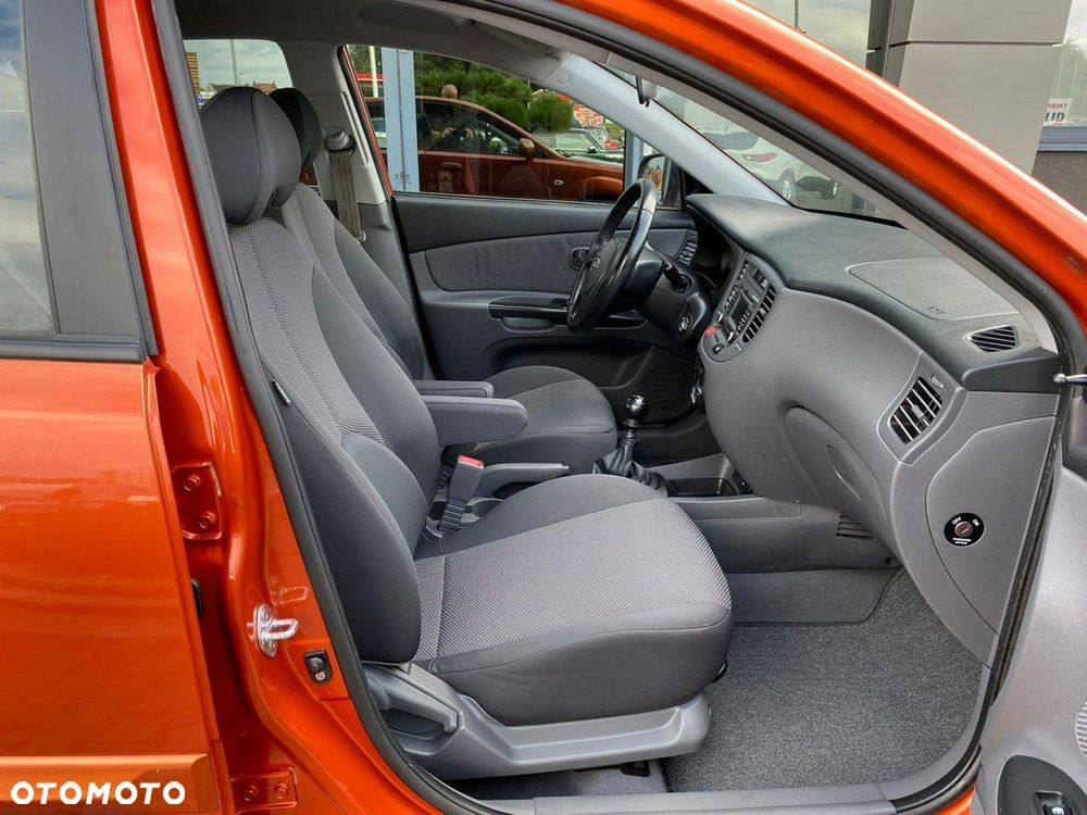 Kia Rio - 10