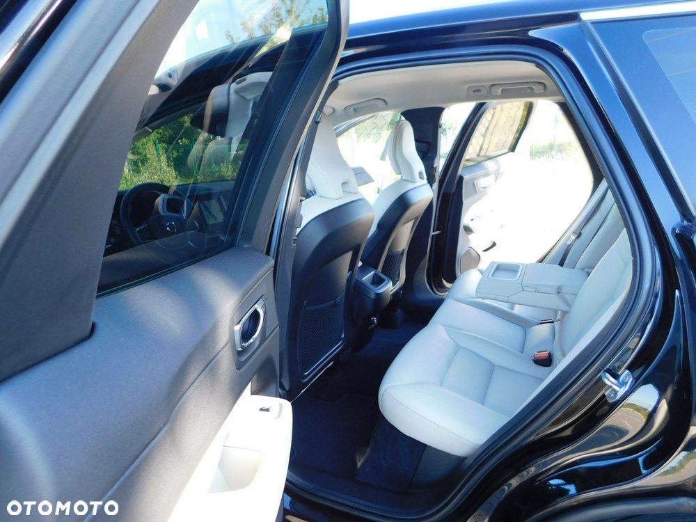 Volvo XC 60 D4 Momentum Pro - 9