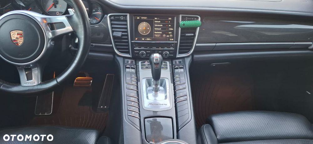 Porsche Panamera - 22