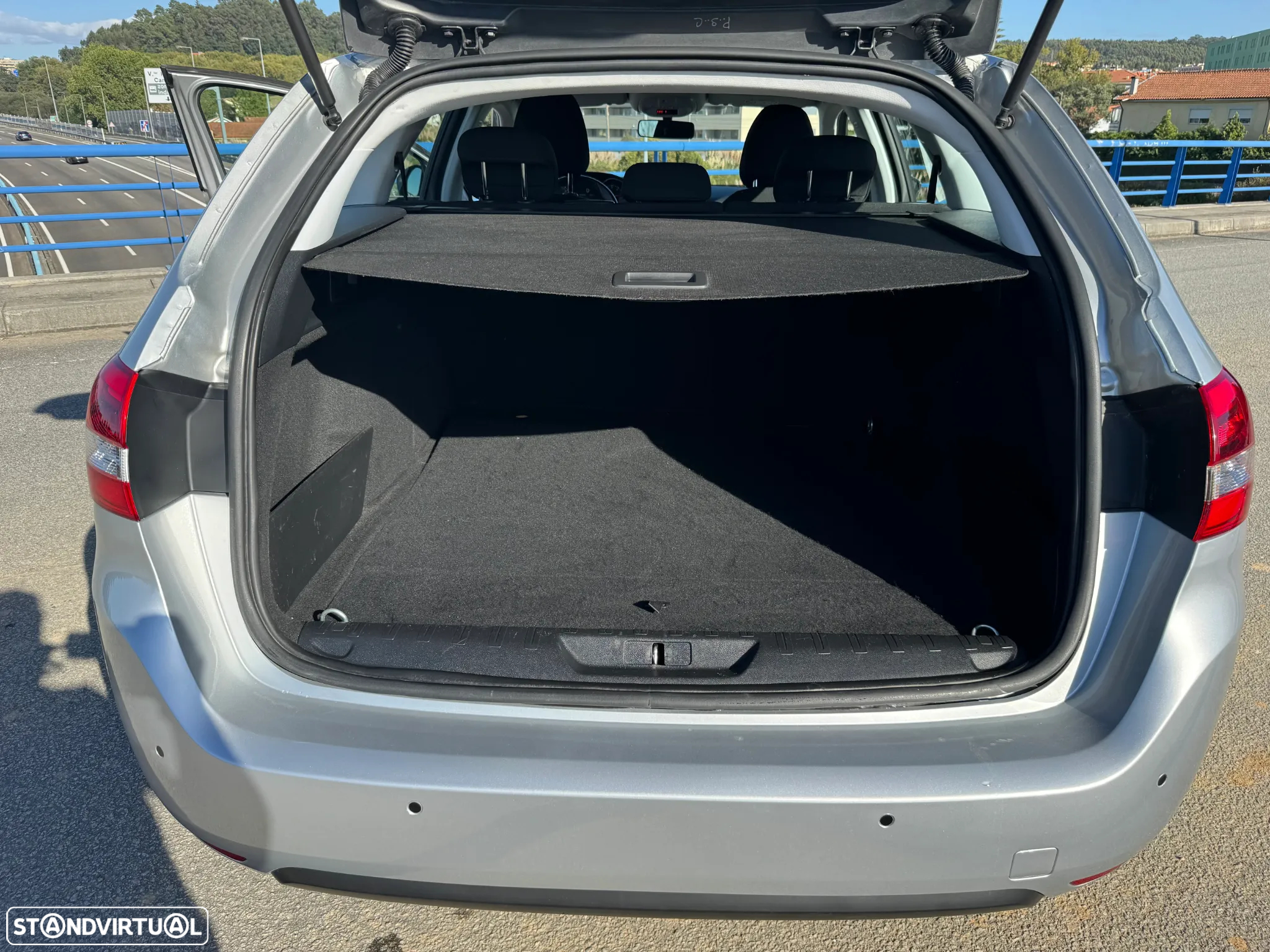 Peugeot 308 SW 1.6 BlueHDi Style - 23