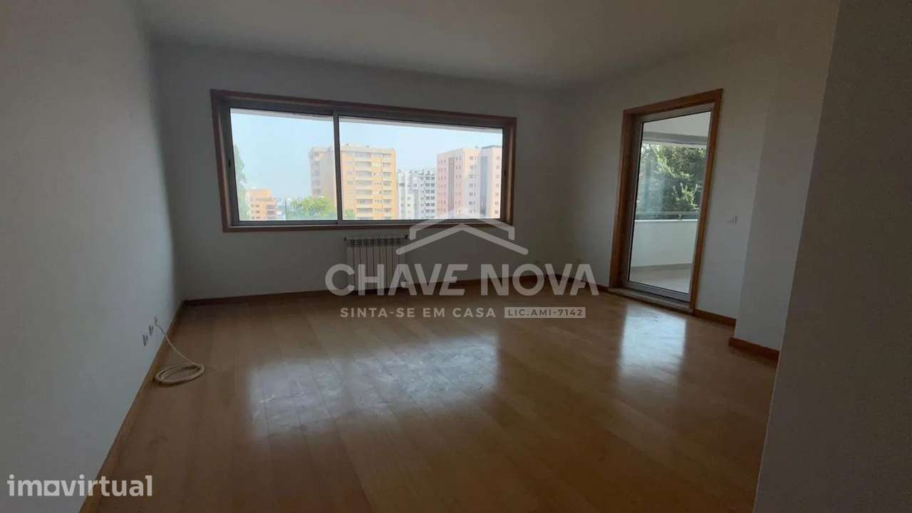 T1 c/ Lugar de Garagem e Arrumo em Santa Marinha (Soares dos Reis) - Grande imagem: 2/33