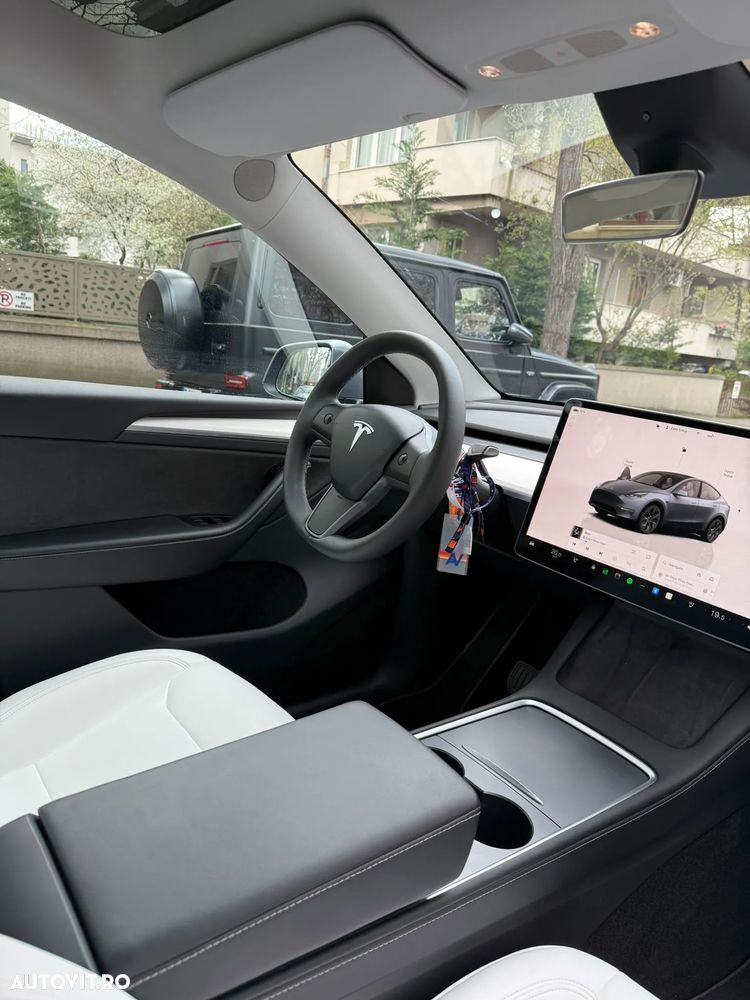 Tesla Model Y Performance - 11