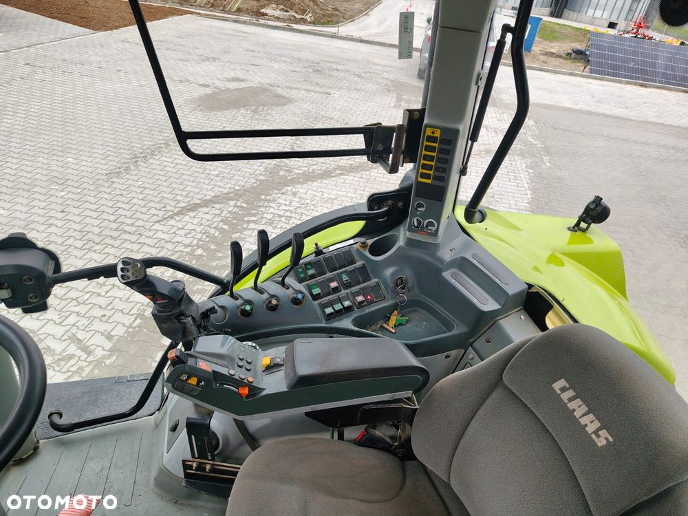 Claas ARION 640 - 12