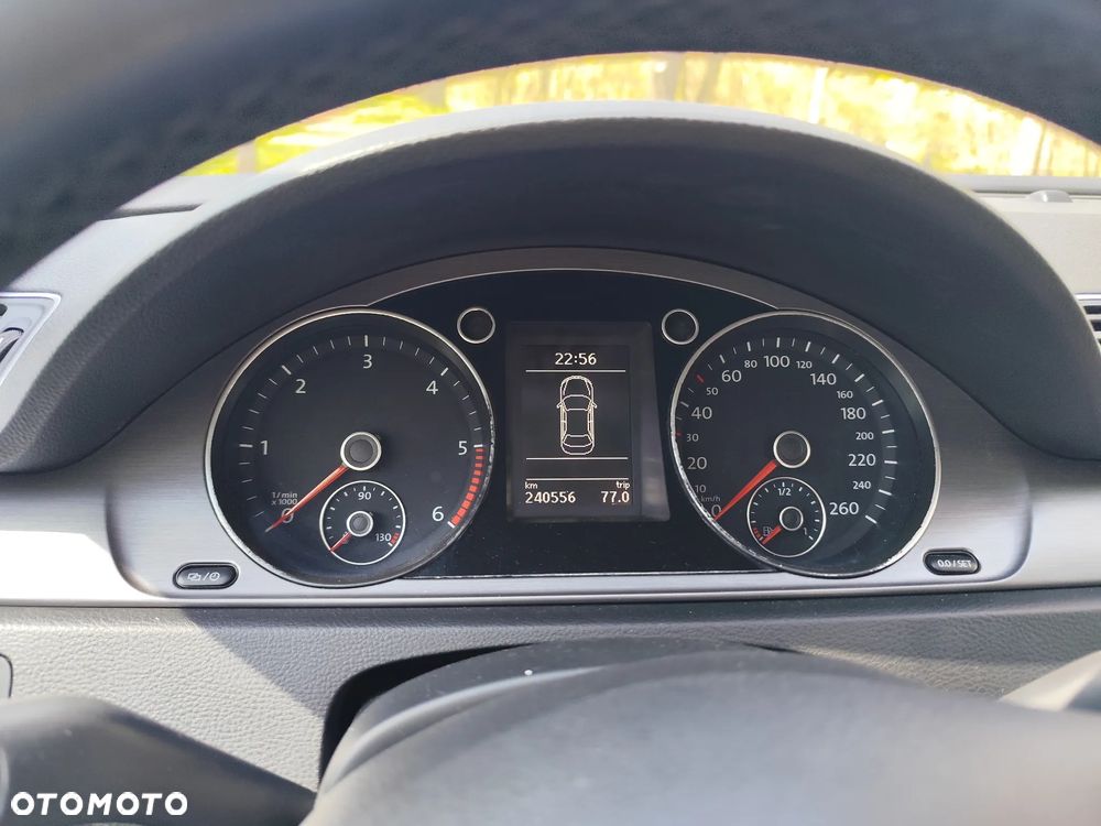 Volkswagen Passat 2.0 TDI Comfortline - 12