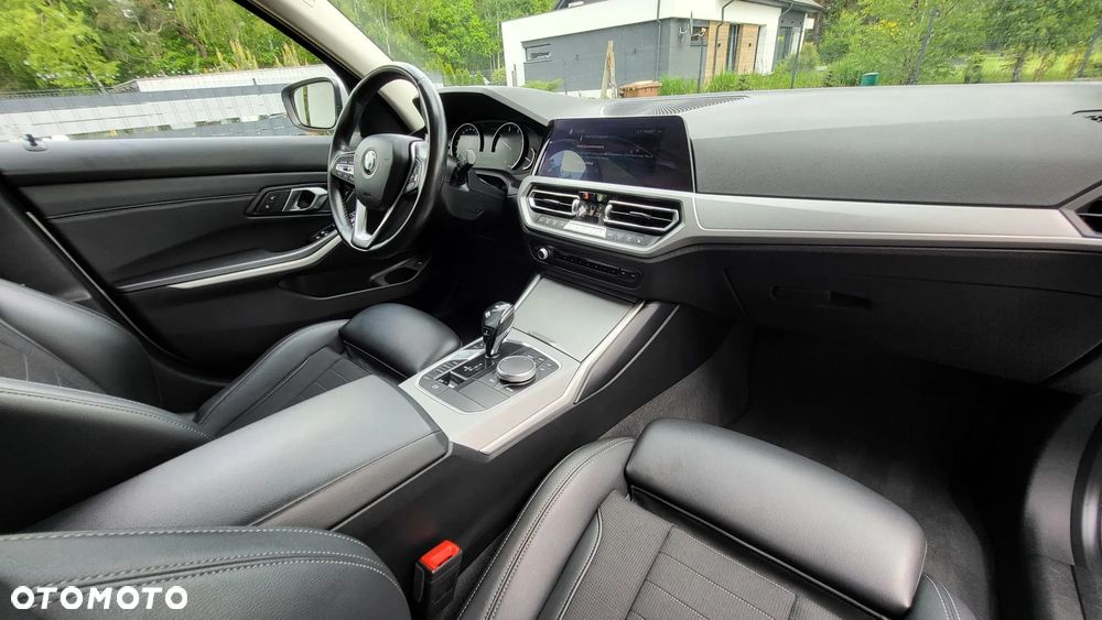 BMW Seria 3 318d Touring - 37