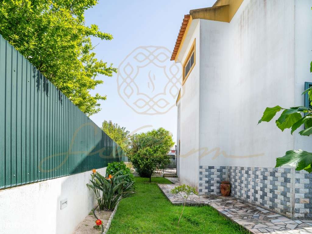 Moradia Isolada com 6 Assoalhadas , Piscina , Garagem Perto das Praias - Grande imagem: 3/41