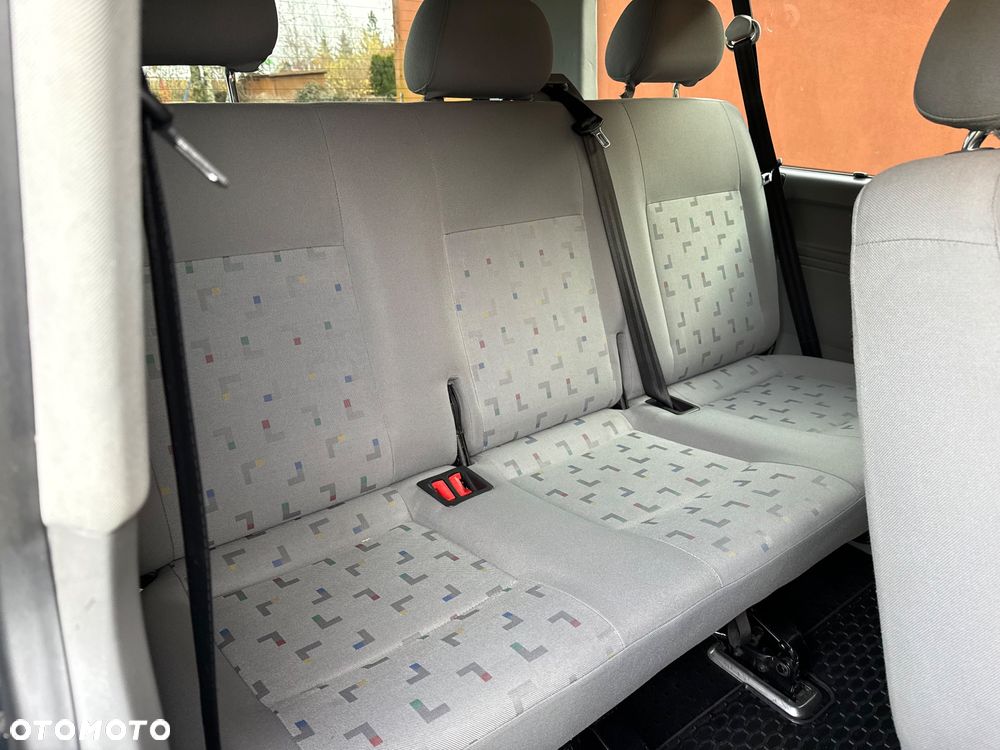 Volkswagen Caravelle - 16