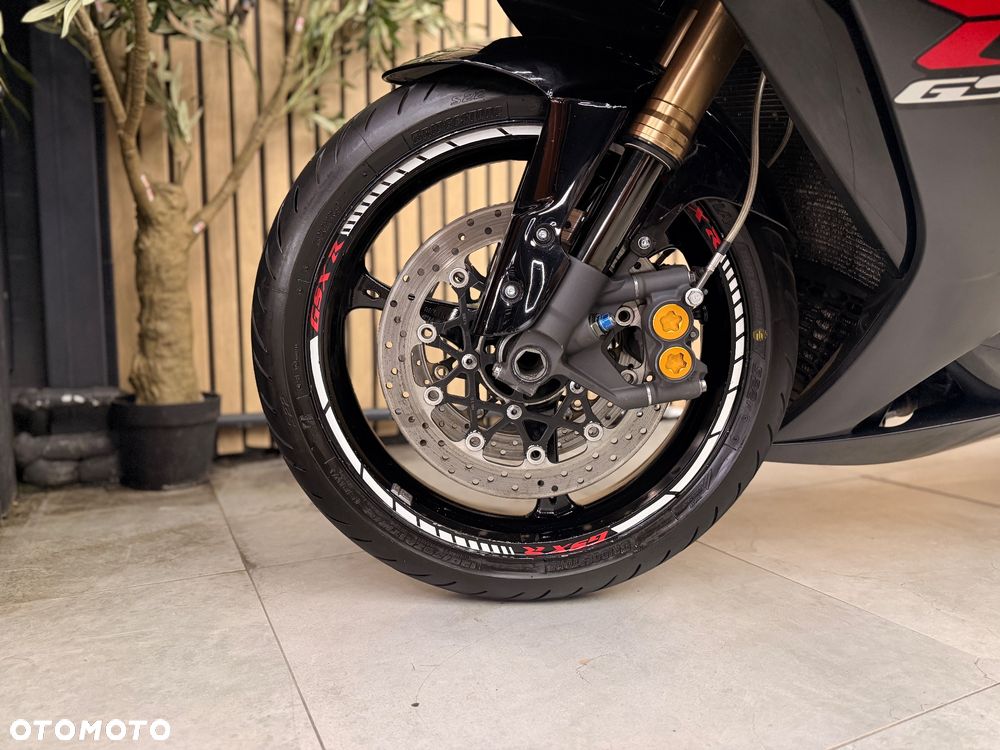 Suzuki GSX-R - 35