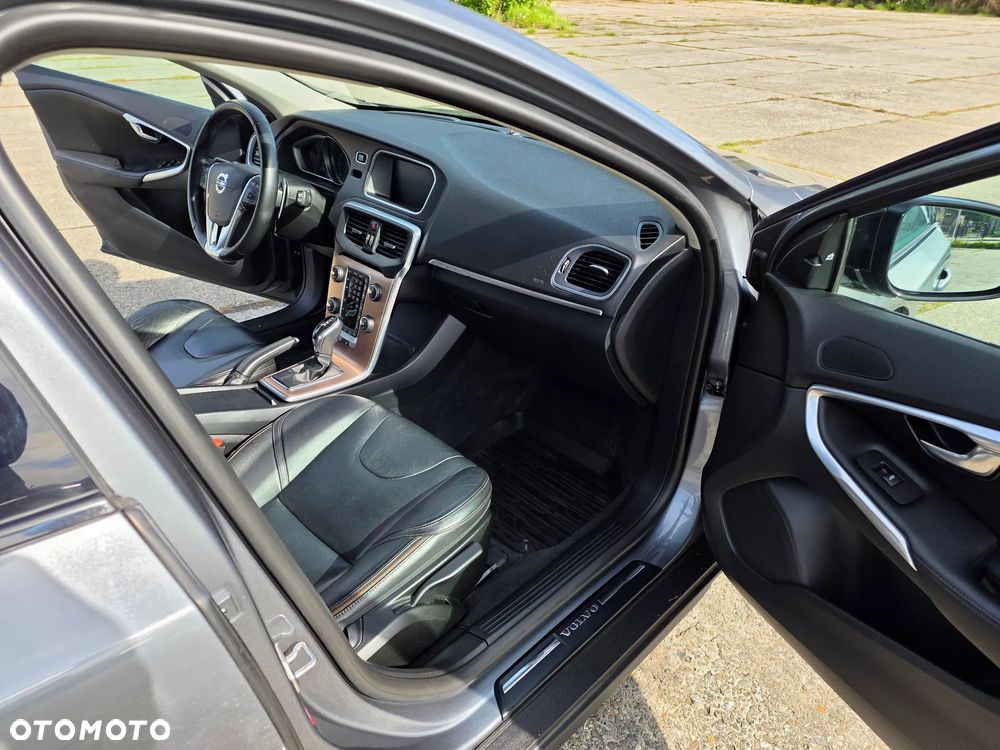 Volvo V40 Cross Country - 18