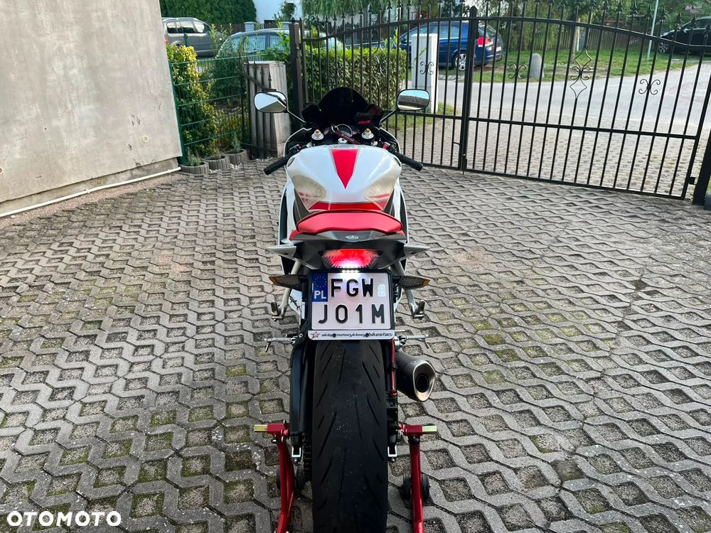 Yamaha R6 - 6