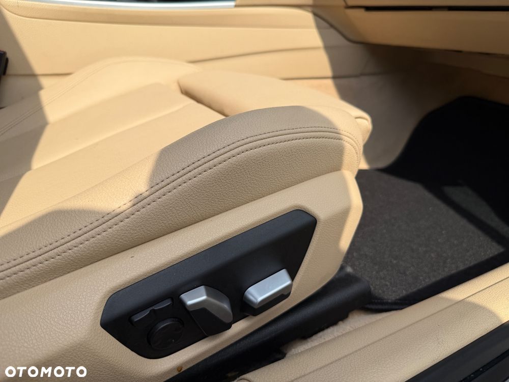 BMW Seria 3 328i Sport-Aut Sport Line - 19