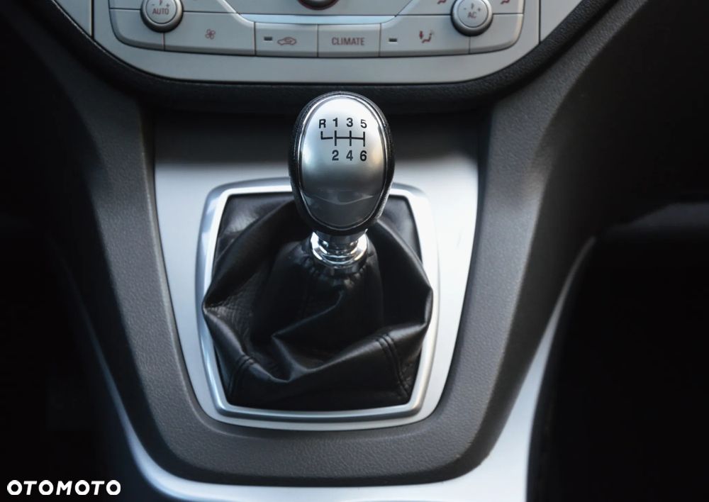 Ford Kuga - 27
