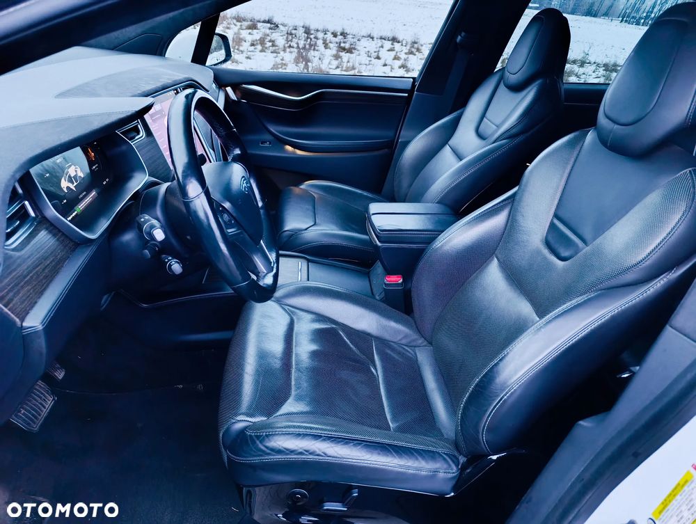 Tesla Model X - 7