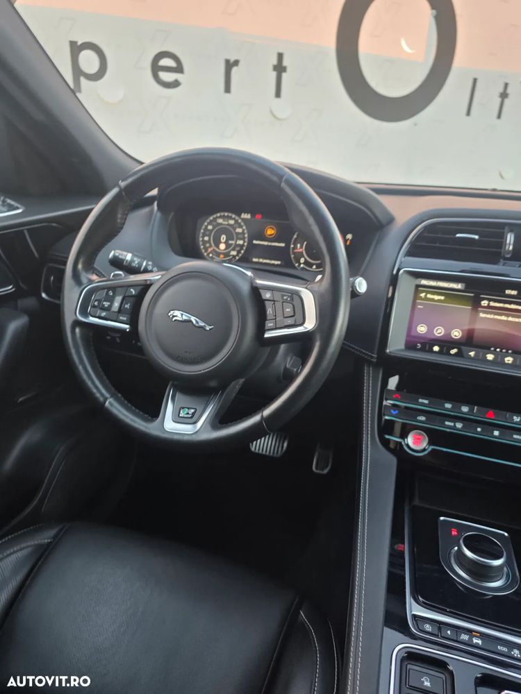 Jaguar F-Pace 20d AWD Aut. R-Sport - 7